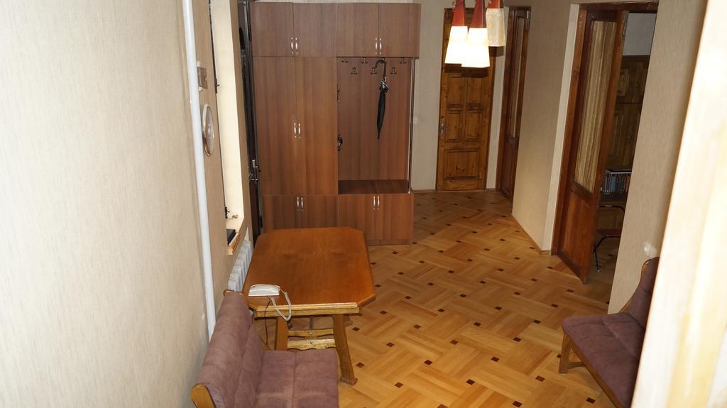 Nino'S Guest House Tiflis Habitación foto